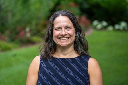 Photo of Roxanne Hughes